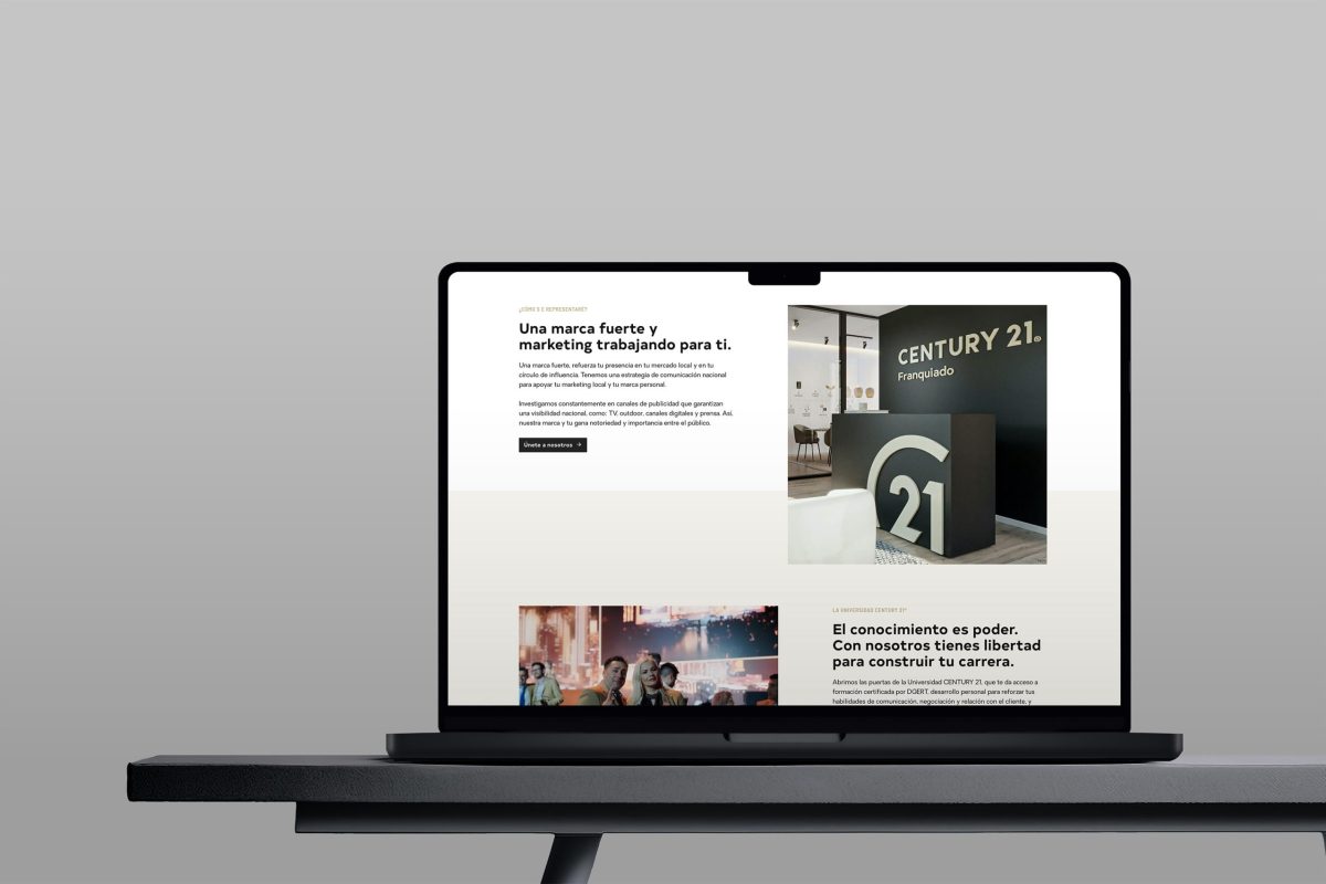 Laptop_Mockup_2Century
